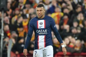 PSG loses for the first time since March as Lens closes gap at the top of  Ligue 1 | CNN